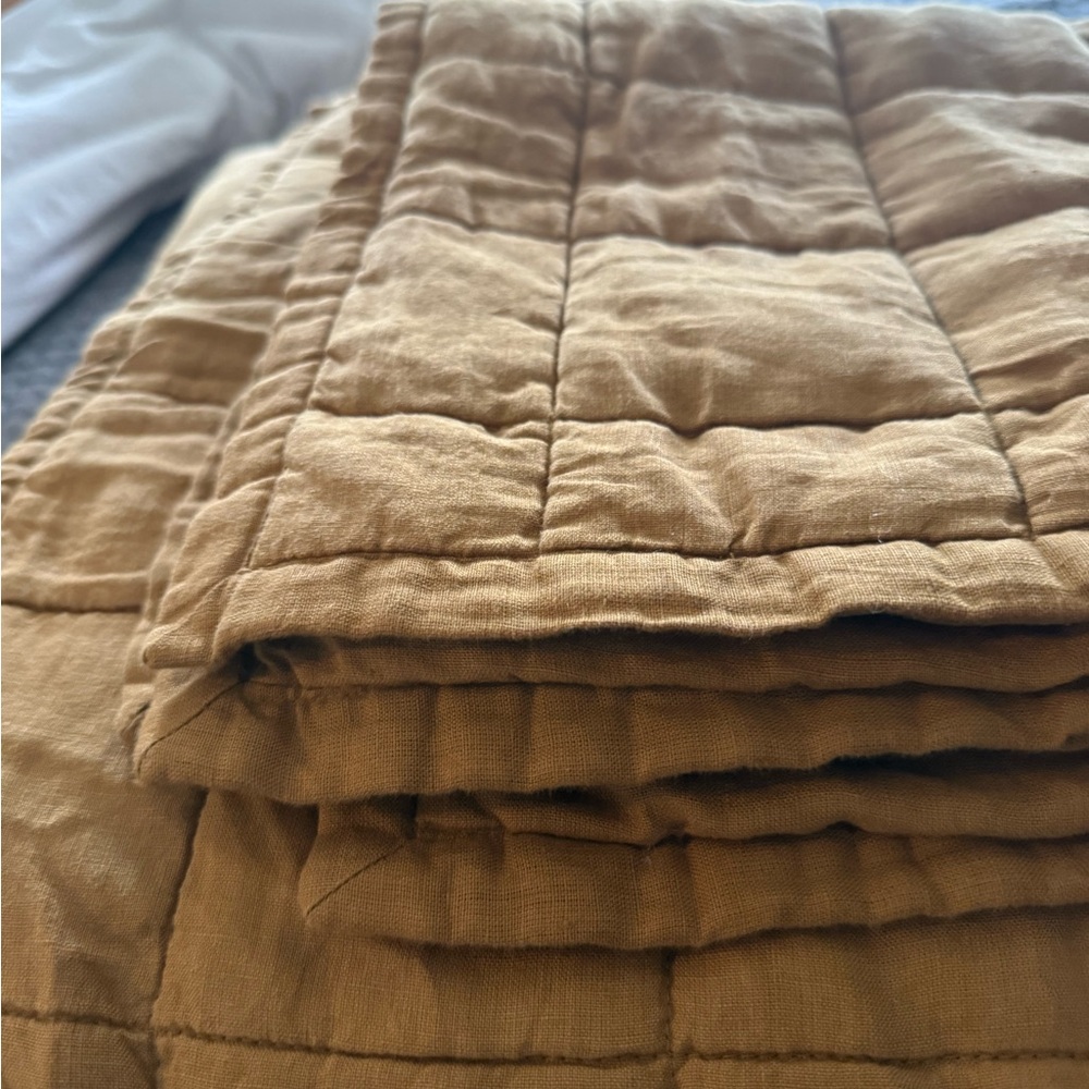 Queen size Cozy Tan Quilt-with 2 standard shams